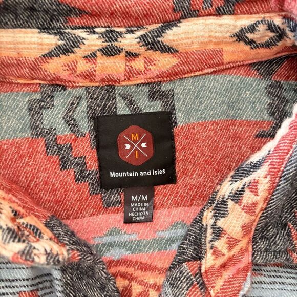 Mountain and Isles size medium Aztec style flannel style button down medium - Picture 4 of 5